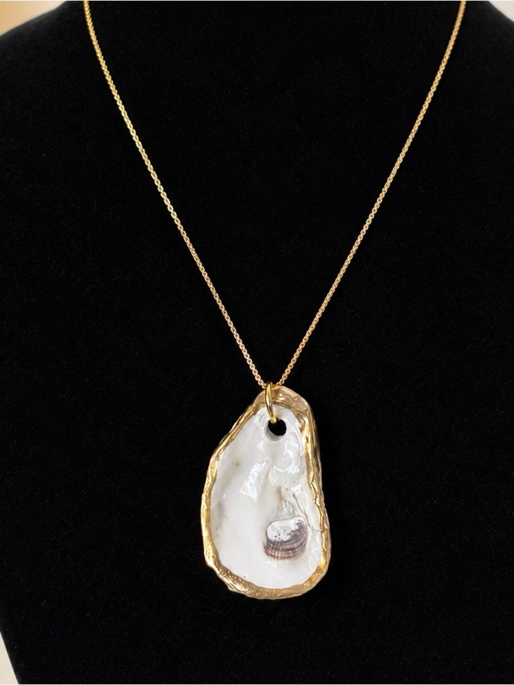 Hand-Painted Gilded Oyster Shell Necklace | Adjustable chain and Freedom Clasp - Picture 2 of 6